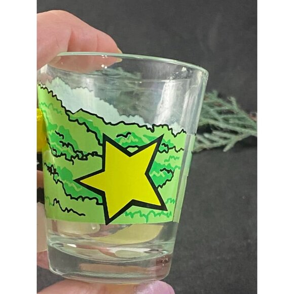Hollywood Movie-Themed Shot Glass With 3D Stars & Blockbuster Design - Picture 2 of 3